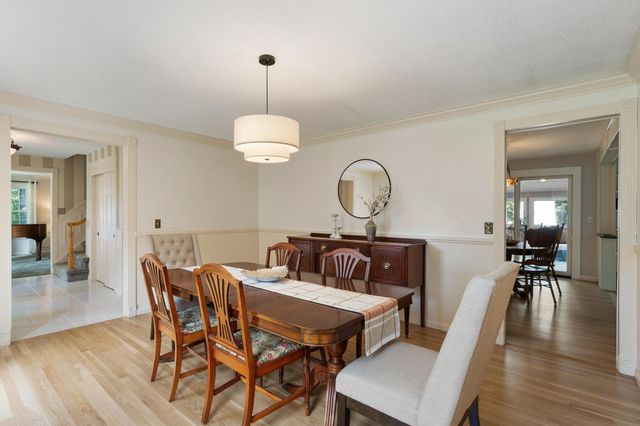 11 Ashley Drive, Londonderry, NH 03053