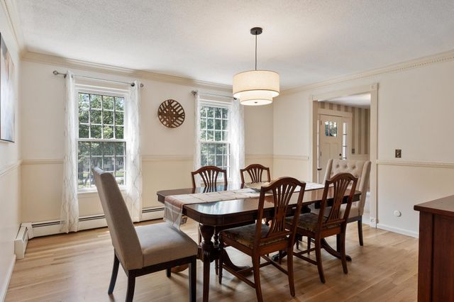 11 Ashley Drive, Londonderry, NH 03053