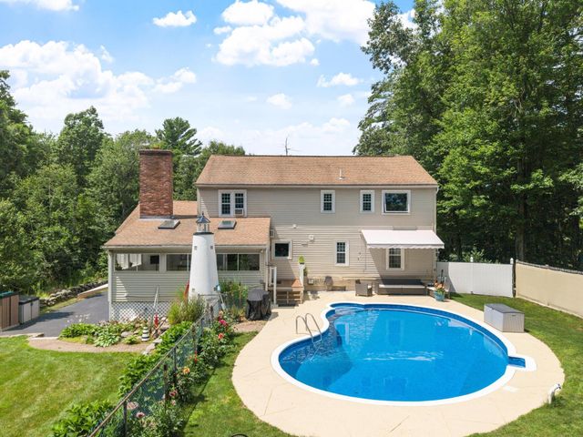 11 Ashley Drive, Londonderry, NH 03053