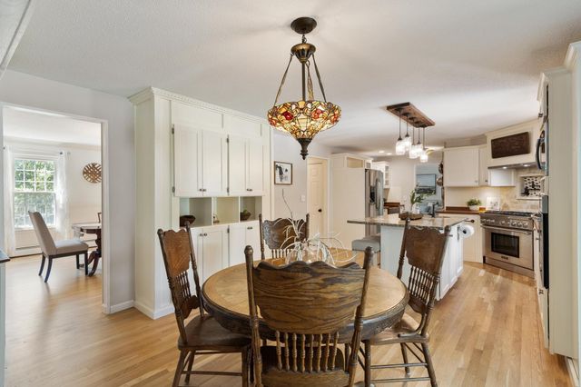 11 Ashley Drive, Londonderry, NH 03053