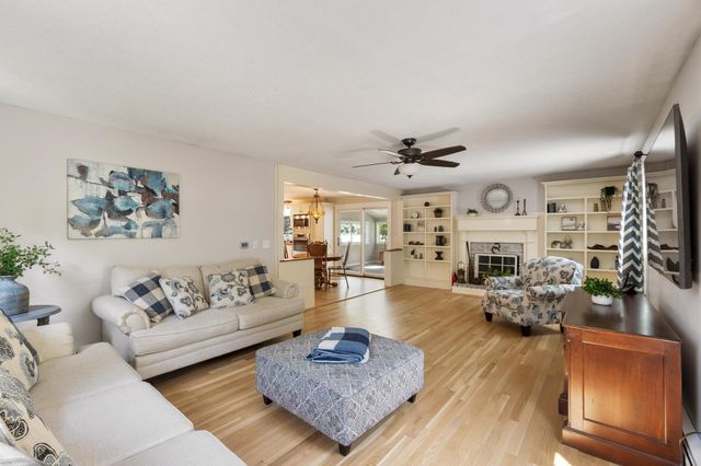11 Ashley Drive, Londonderry, NH 03053