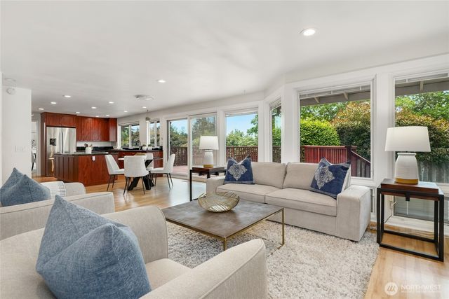 8808 NE 14th Street, Clyde Hill, WA 98004