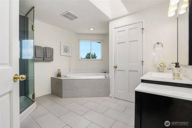 8808 NE 14th Street, Clyde Hill, WA 98004