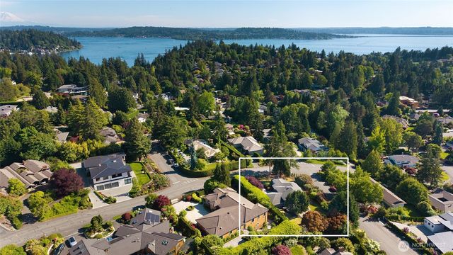 8808 NE 14th Street, Clyde Hill, WA 98004