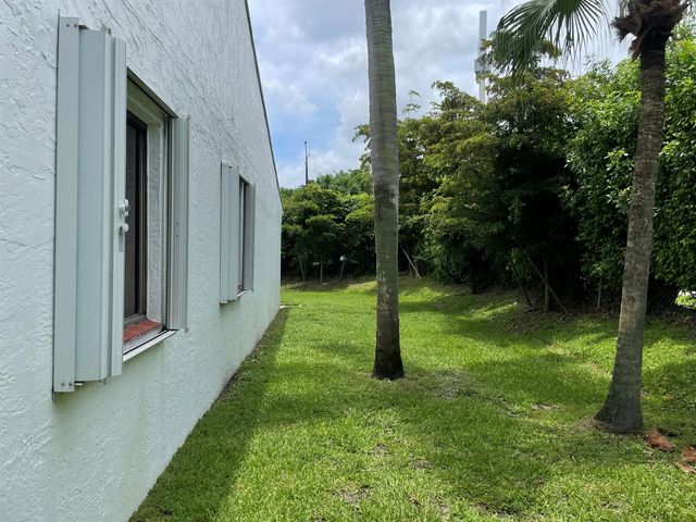 124 Sandy Lane, Royal Palm Beach, FL 33411
