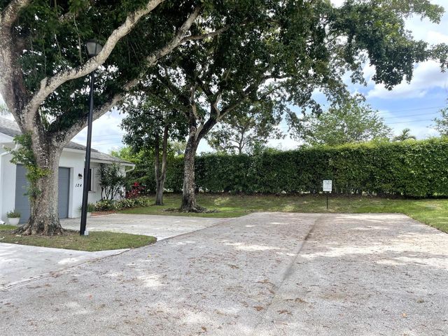 124 Sandy Lane, Royal Palm Beach, FL 33411