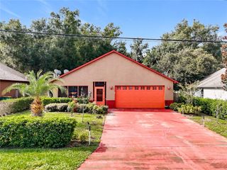 332 LIMIT AVENUE, Mount Dora, FL 32757