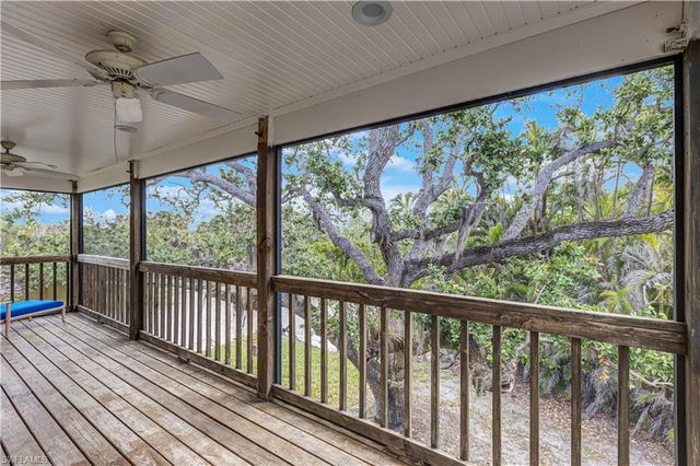 225 Nature View CT, Fort Myers Beach, FL 33931