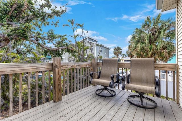 225 Nature View CT, Fort Myers Beach, FL 33931