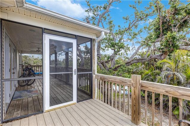 225 Nature View CT, Fort Myers Beach, FL 33931