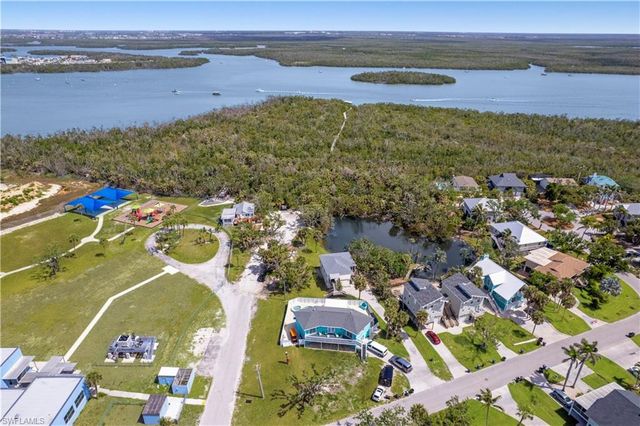 225 Nature View CT, Fort Myers Beach, FL 33931