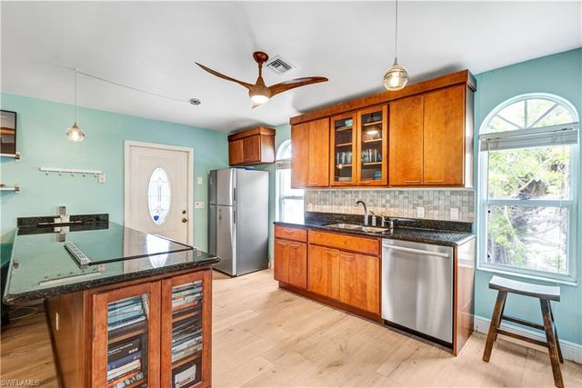 225 Nature View CT, Fort Myers Beach, FL 33931