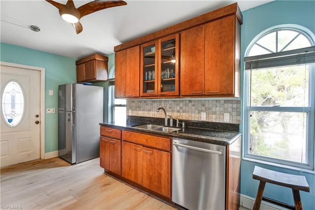 225 Nature View CT, Fort Myers Beach, FL 33931