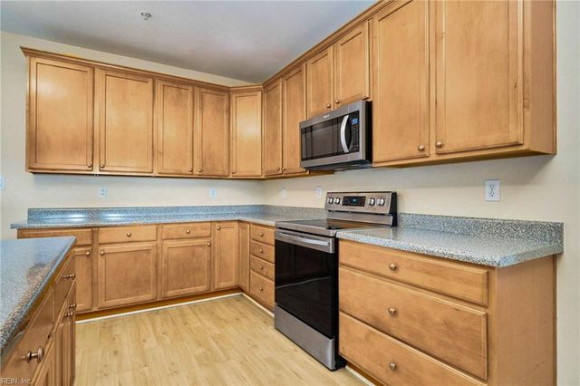 8252 N View BLVD, Norfolk, VA 23518