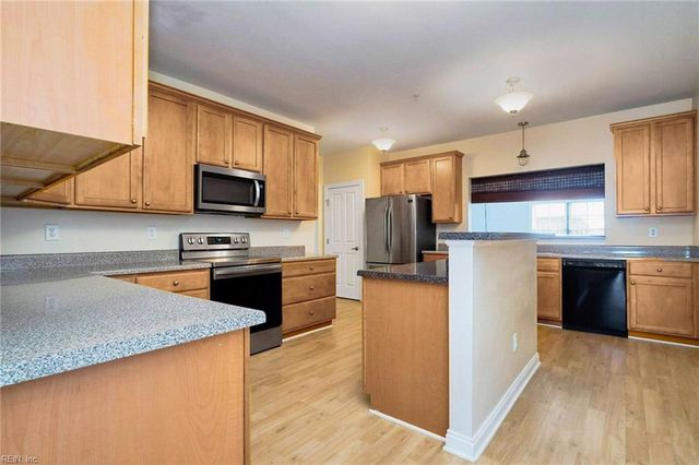 8252 N View BLVD, Norfolk, VA 23518
