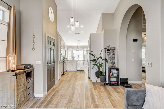 9736 Panorama Cliff Drive, Las Vegas, NV 89134