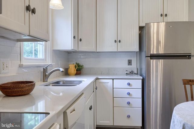 2264 NICHOLSON SQUARE DR, Lancaster, PA 17601