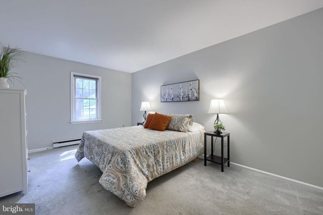 2264 NICHOLSON SQUARE DR, Lancaster, PA 17601