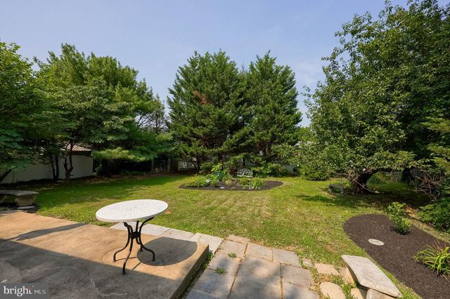 2264 NICHOLSON SQUARE DR, Lancaster, PA 17601