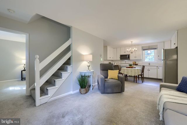 2264 NICHOLSON SQUARE DR, Lancaster, PA 17601