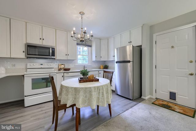 2264 NICHOLSON SQUARE DR, Lancaster, PA 17601