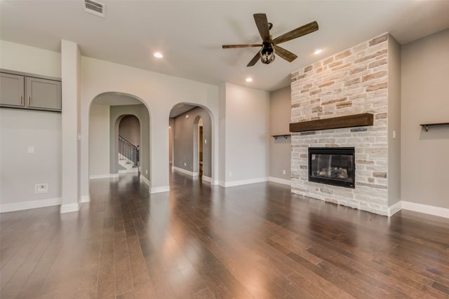 15404 Pioneer Bluff Trail, Fort Worth, TX 76262