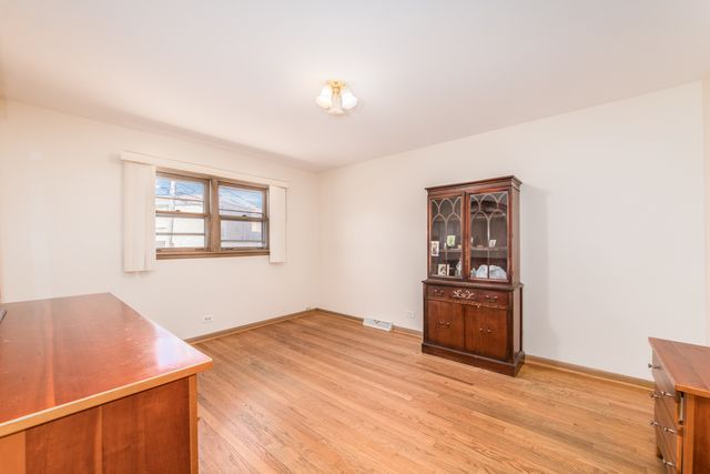 8516 N Ozanam Avenue, Niles, IL 60714