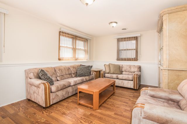 8516 N Ozanam Avenue, Niles, IL 60714