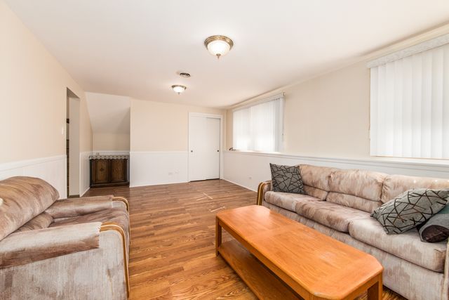 8516 N Ozanam Avenue, Niles, IL 60714