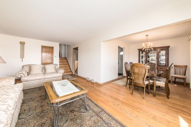 8516 N Ozanam Avenue, Niles, IL 60714