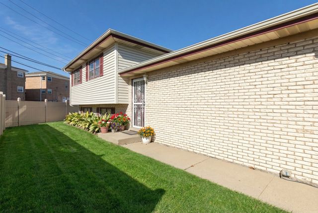 8516 N Ozanam Avenue, Niles, IL 60714