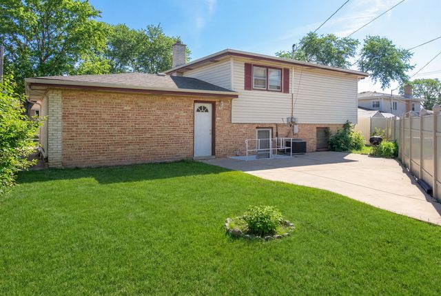 8516 N Ozanam Avenue, Niles, IL 60714