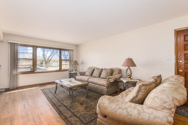 8516 N Ozanam Avenue, Niles, IL 60714