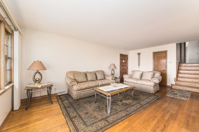 8516 N Ozanam Avenue, Niles, IL 60714