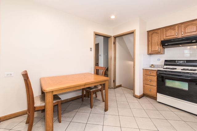 8516 N Ozanam Avenue, Niles, IL 60714