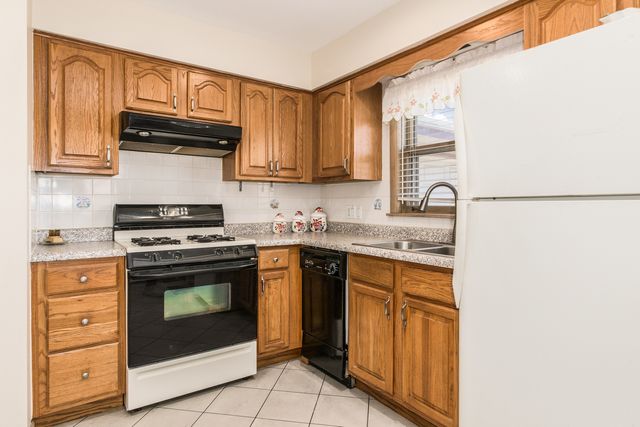 8516 N Ozanam Avenue, Niles, IL 60714