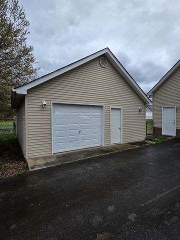 102 Cascade Ln, Bell Buckle, TN 37020