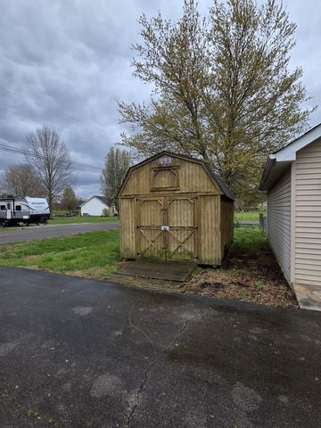 102 Cascade Ln, Bell Buckle, TN 37020