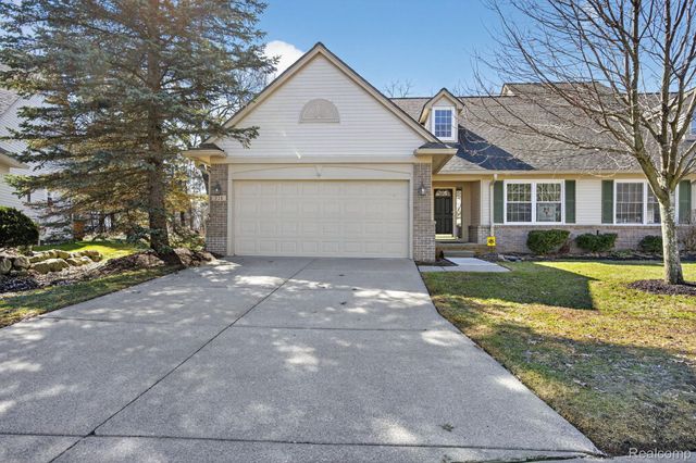 328 Four Seasons Drive, Lake Orion Village, MI 48360