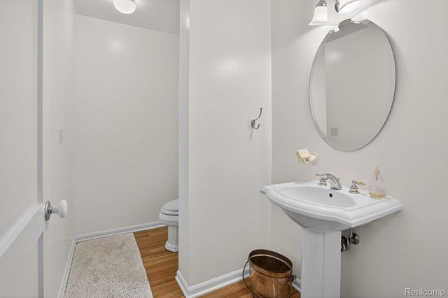 328 Four Seasons Drive, Lake Orion Village, MI 48360