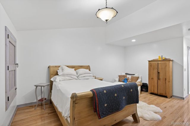 328 Four Seasons Drive, Lake Orion Village, MI 48360