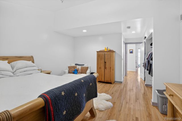 328 Four Seasons Drive, Lake Orion Village, MI 48360