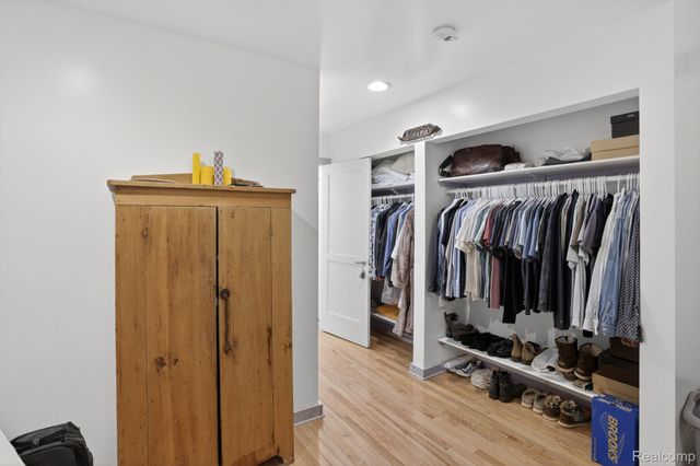 328 Four Seasons Drive, Lake Orion Village, MI 48360