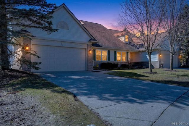 328 Four Seasons Drive, Lake Orion Village, MI 48360