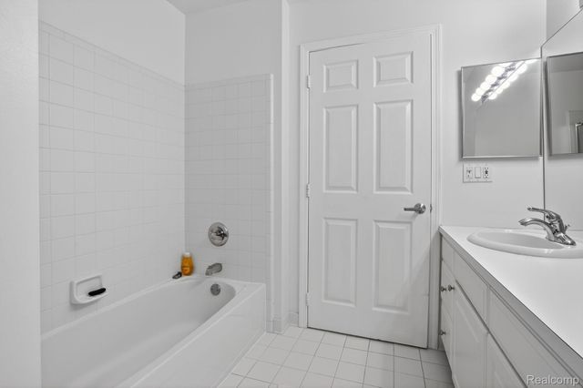 328 Four Seasons Drive, Lake Orion Village, MI 48360