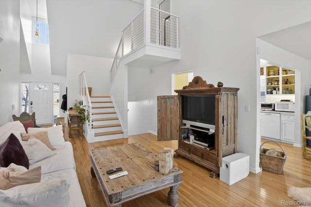 328 Four Seasons Drive, Lake Orion Village, MI 48360