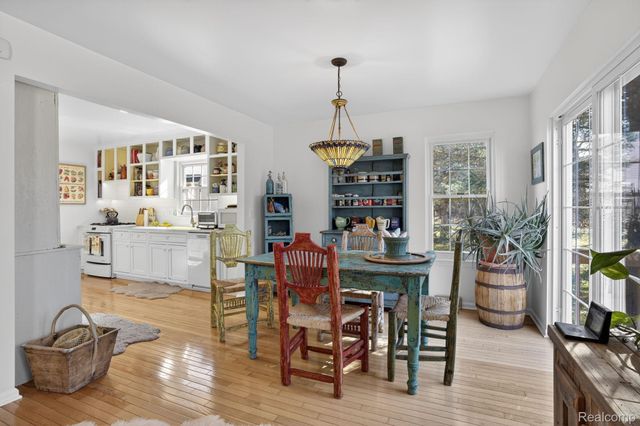 328 Four Seasons Drive, Lake Orion Village, MI 48360