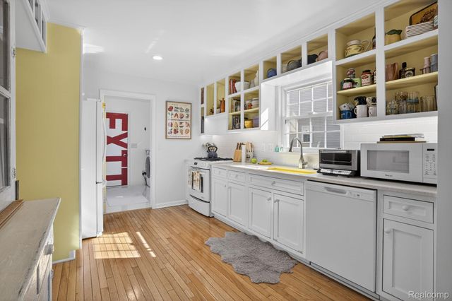 328 Four Seasons Drive, Lake Orion Village, MI 48360