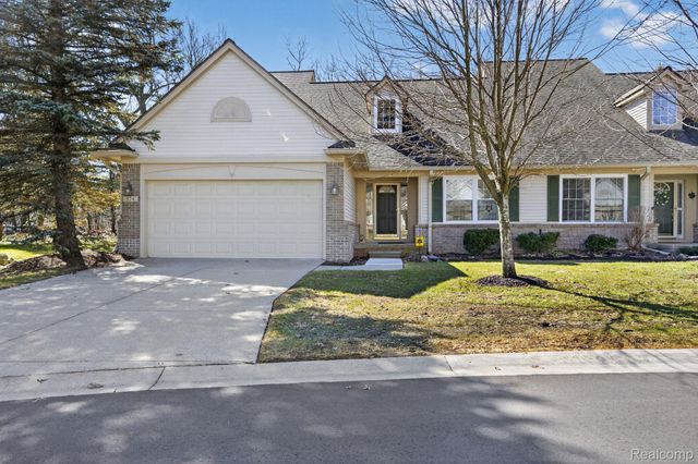 328 Four Seasons Drive, Lake Orion Village, MI 48360