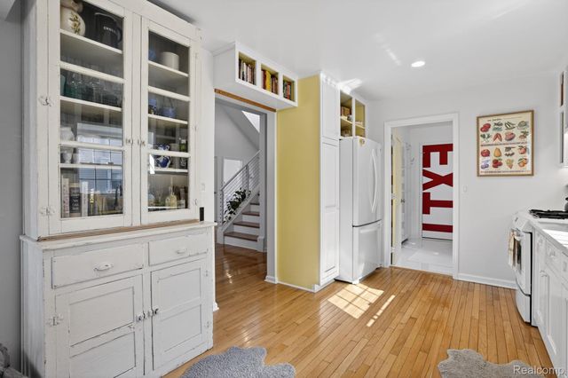 328 Four Seasons Drive, Lake Orion Village, MI 48360